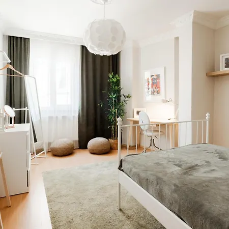 Apartment Flat W Balcony Near Taksim Square In Istiklal *
